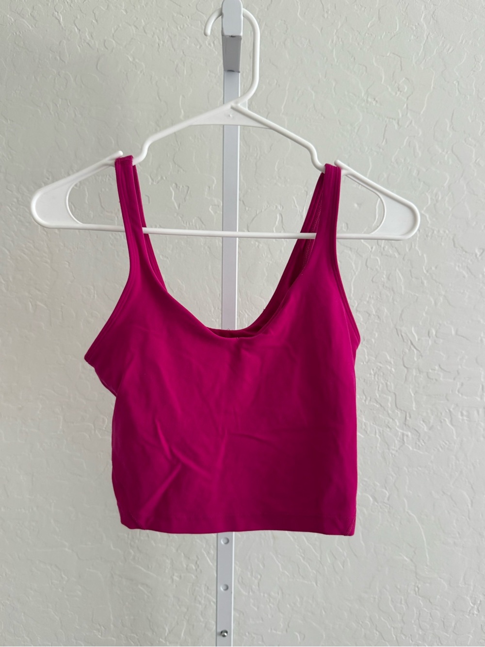 lululemon athletica Fuchsia Scoop Neck Tank - Picture 1 of 3